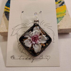 HANDBLOWN GLASS FLOWER PENDANT